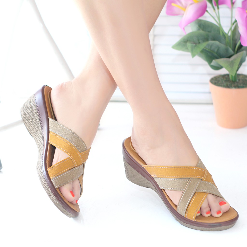 SENDAL WEDGES WANITA CASUAL BS01