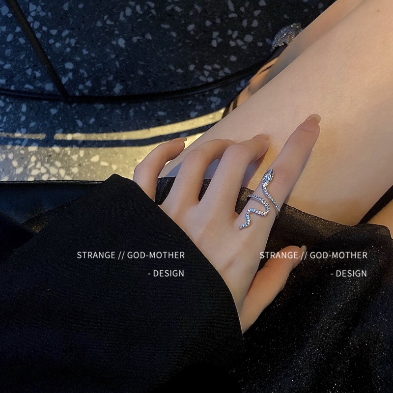 Cincin Model Terbuka Desain Ular Hias Kristal Warna Silver Untuk Wanita