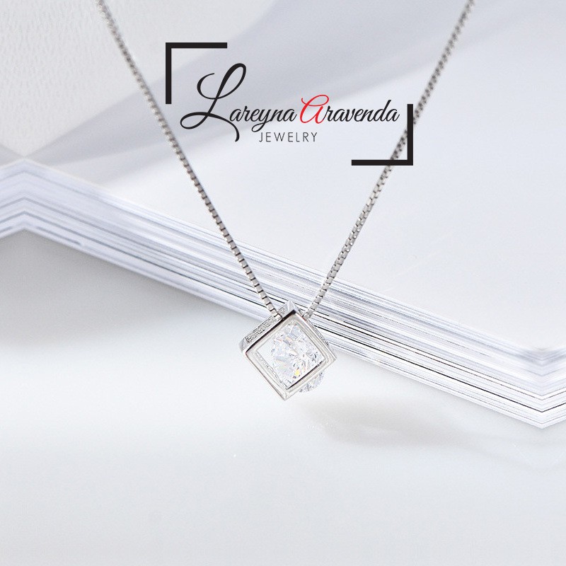 Kalung Wanita Titanium Liontin Model Dadu Kristal Crystal KL017