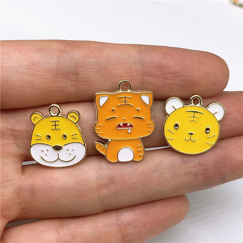 4pcs Liontin Enamel Desain Harimau Daisy Bahan Alloy Untuk Membuat Perhiasan Kalung Anting Gelang