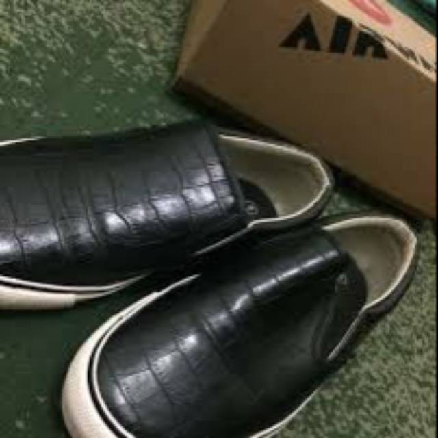 slip on crocodile