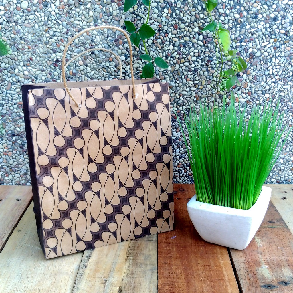 

Paperbag Motif Batik / Tas Souvenir Batik (Ukuran Kecil)