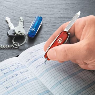 

Victorinox pisau lipat signature 8 fungsi include pulpen
