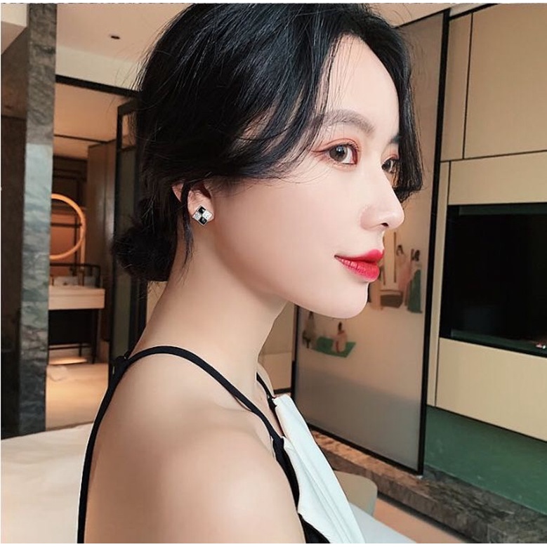 Persegi kecil hitam anting-anting perempuan 925 jarum perak dingin gaya anting-anting anting-anting