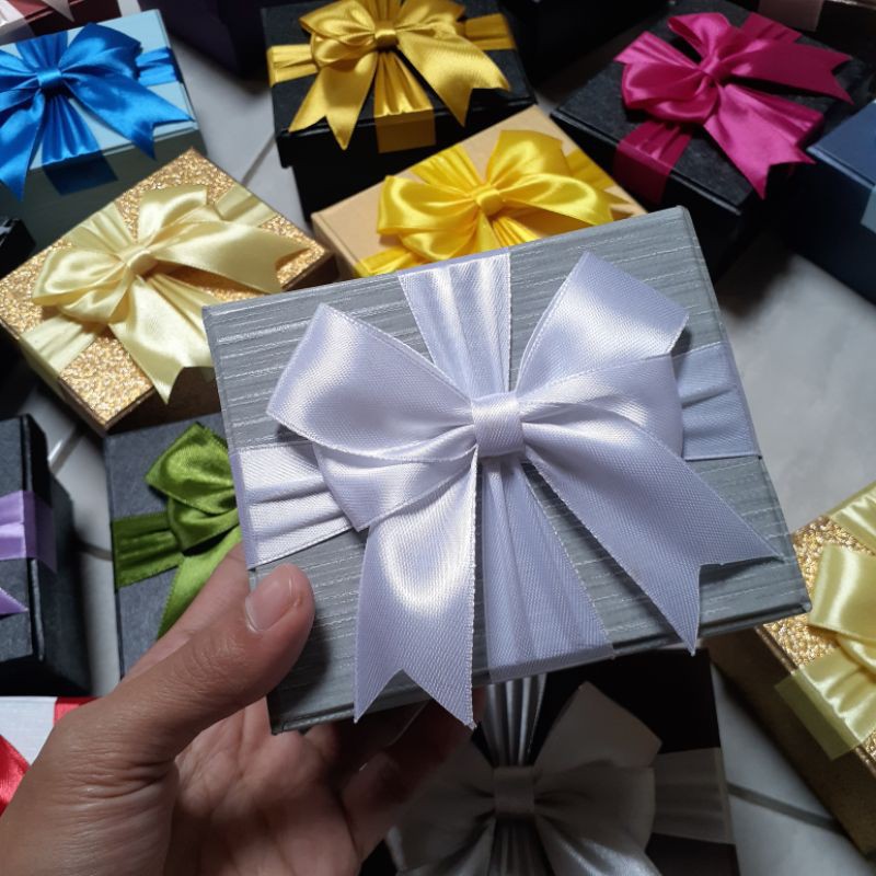 Box Kado Hadiah Kotak GiftBox Abu Pita Putih Reques Ukuran