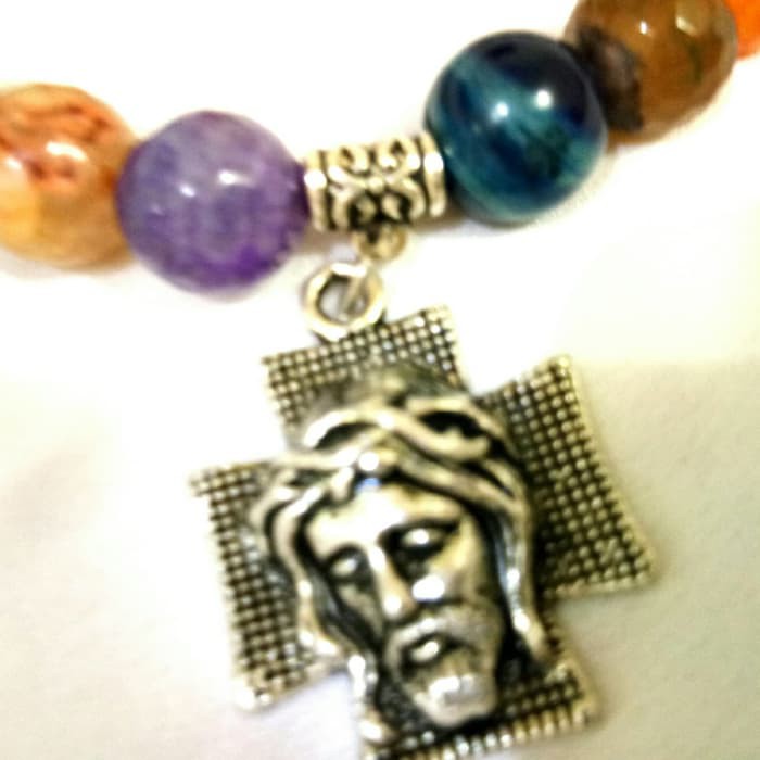 Gelang Batu dengan Charm Yesus Mahkota Duri