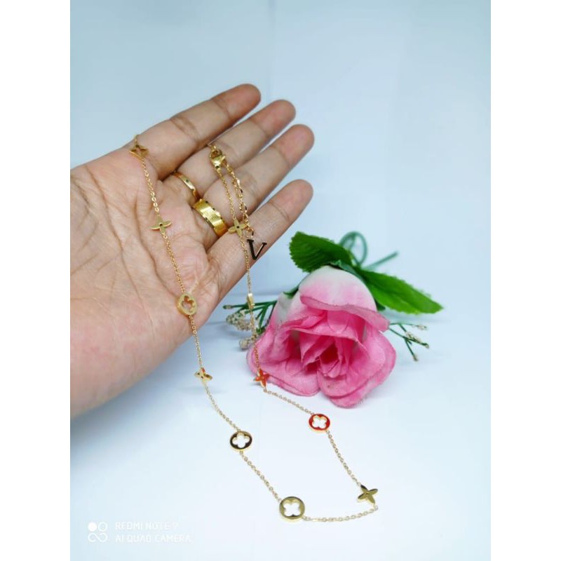 kalung titanium motif LV