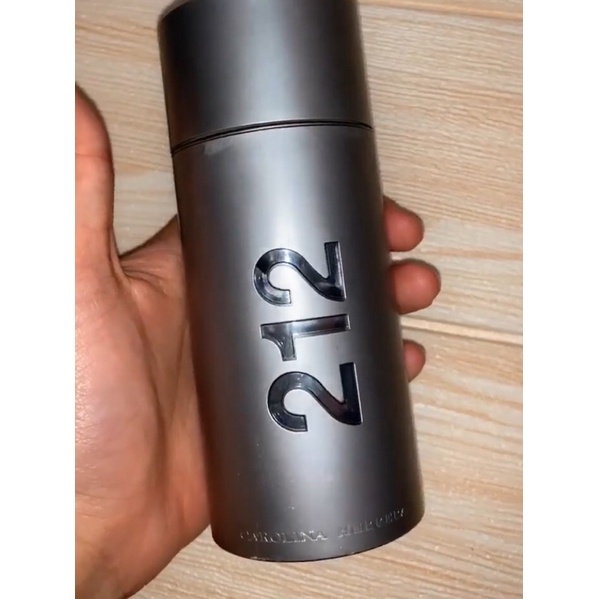 PARFUM CAROLINA HERRERA 212 MEN ORI TUTUP MAGNET
