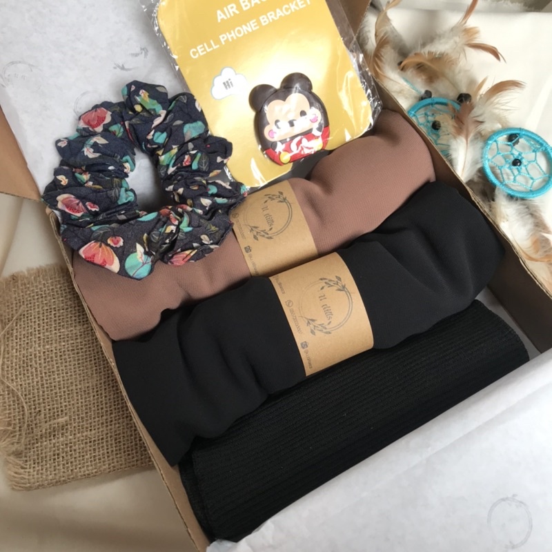 

Hampers Hijab / Gift Box / Kado / Hadiah Wisuda / Sidang / Birthday