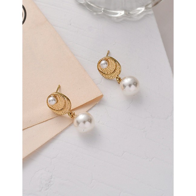 LRC Anting Tusuk Fashion Gold Artificial pearl Geometric Round Metal Stud Earrings D34132