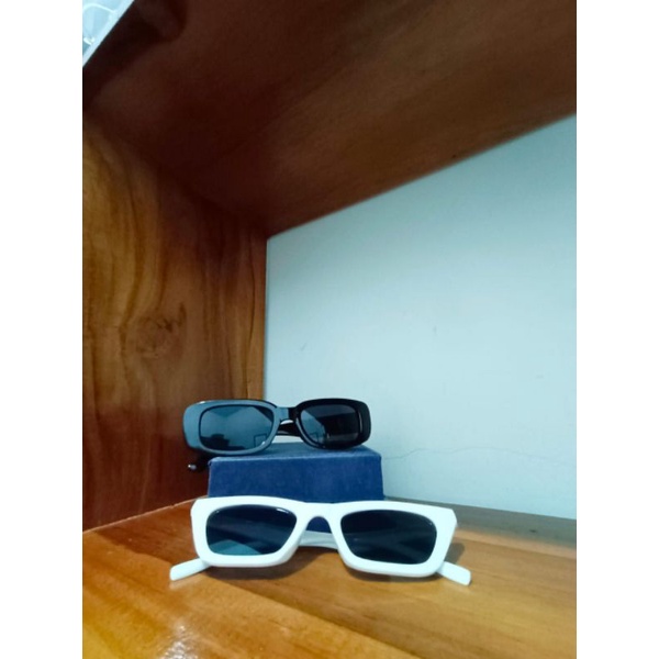 kacamata hitam retro hits wanita