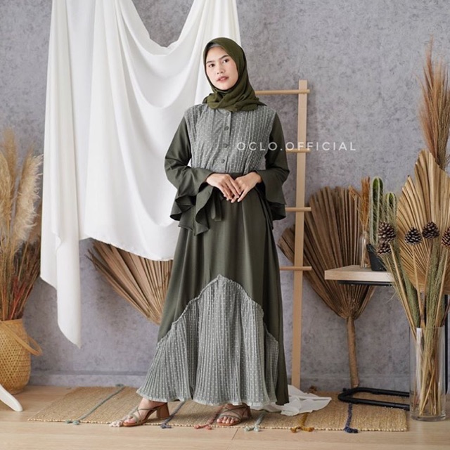 Ready stock Reviant dress by oclo official