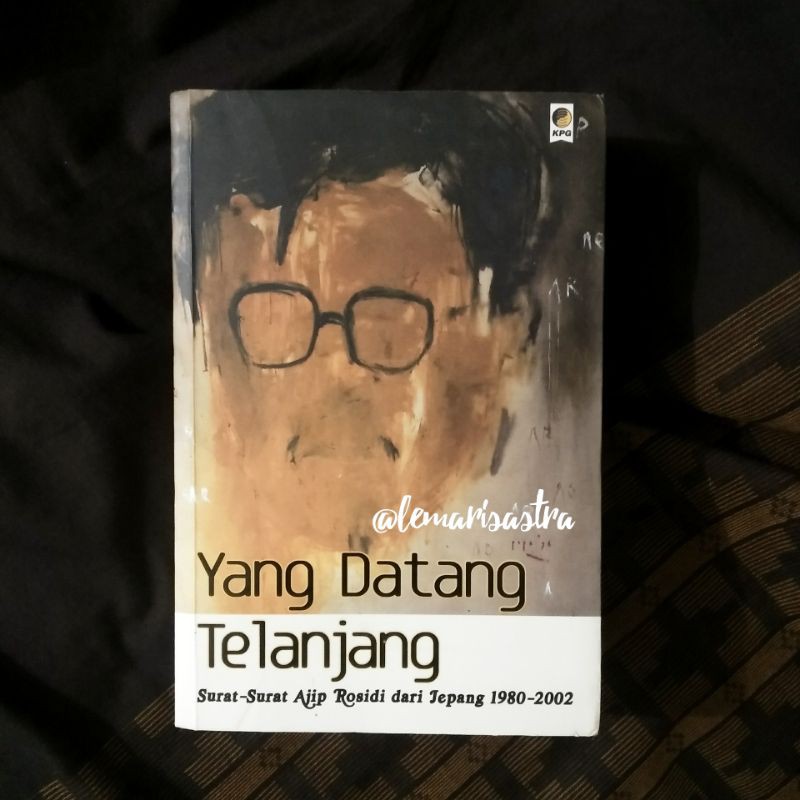 (Buku Bekas) Ajip Rosidi — YANG DATANG TELANJANG: Surat-surat Ajip Rosidi dari Jepang 1980 – 2002