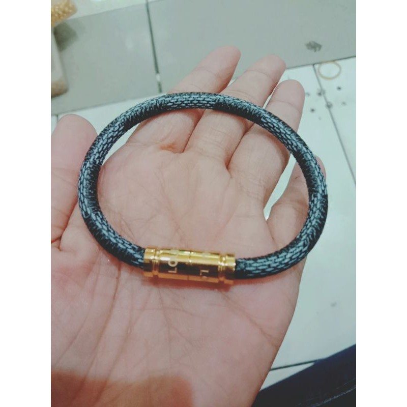 gelang kulit LV magnet