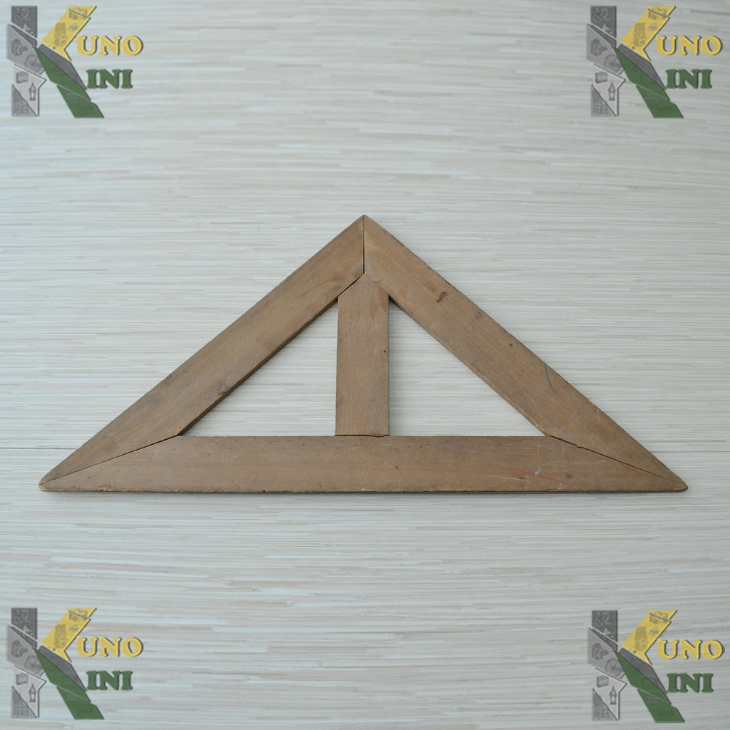 PENGGARIS KAYU SEGITIGA SAMA SISI