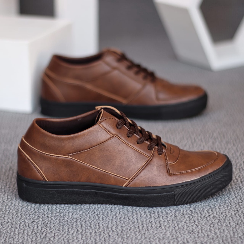 ROBERT Sepatu Sneakers Pria Kulit Sintetic Sepatu Pria Casual Sneaker Cowok / Cowo Sepatu Kasual Semi Formal Kerja Kantor Kuliah Gaya Santai Keren Kekinian Original Murah Terlaris