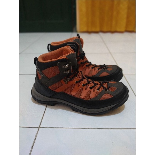 Sepatu Gunung Hiking Outdoor Ukuran 42 Sepatu Second Ori
