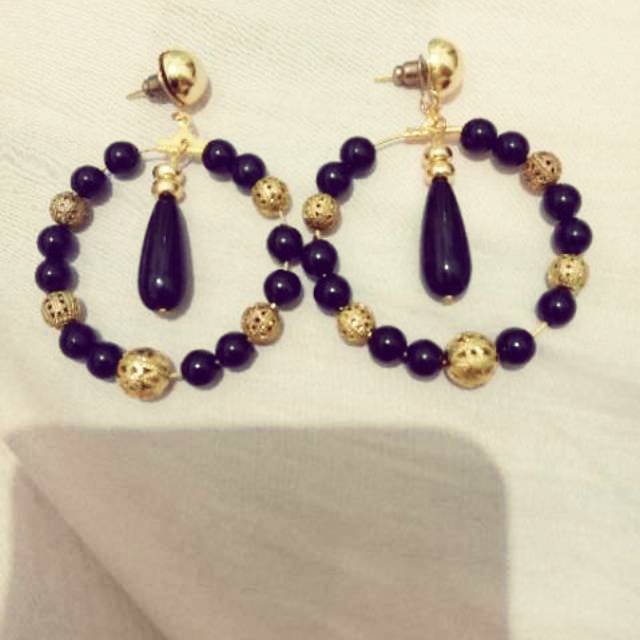 Anting round black gold