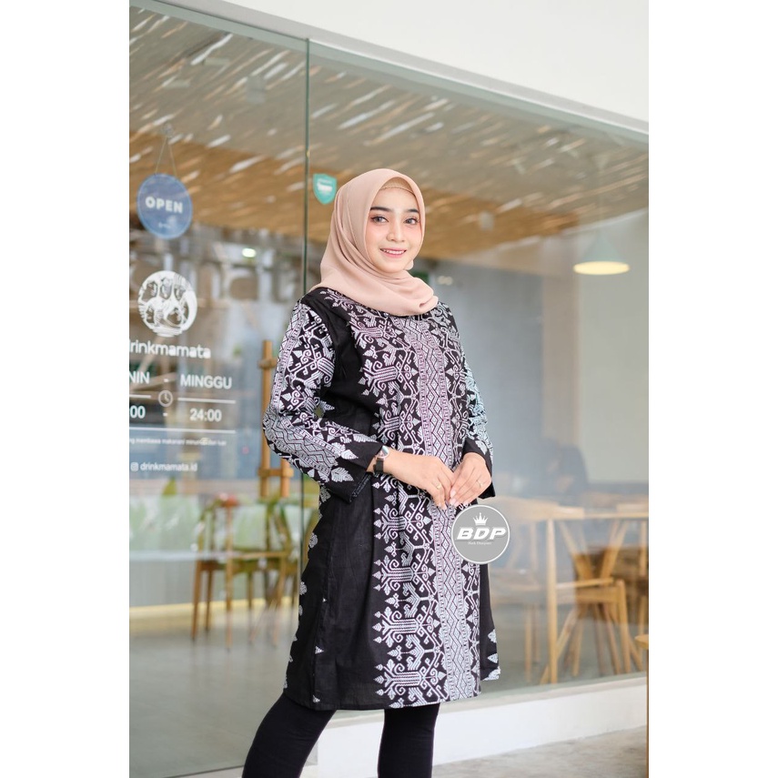 Dianputri - Tunik Batik Wanita Motif Sakura Merah Lengan Panjang-3