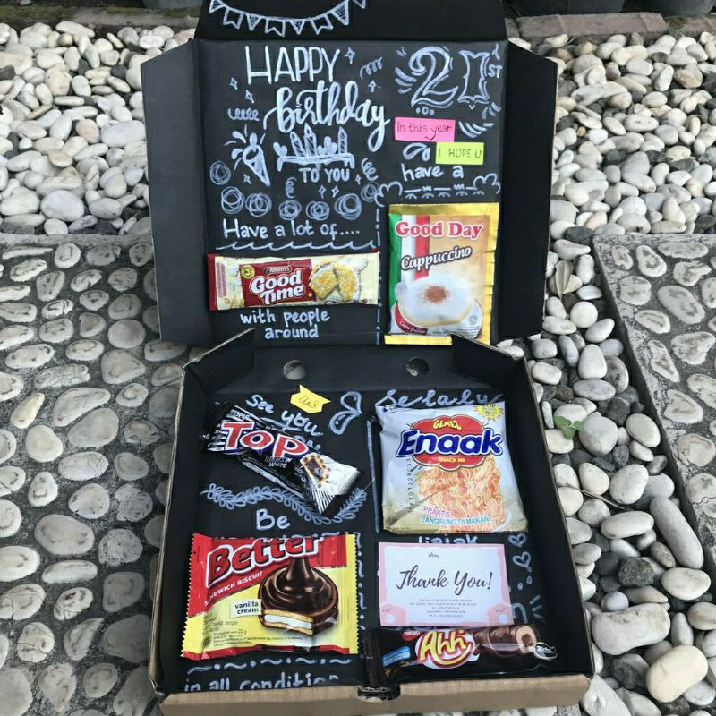 

SNACK BOX / SNACK BOX CUSTOM / SNACK BOX LETTERING / HAMPERS SNACK BOX / KADO WISUDA ULANG TAHUN 40K