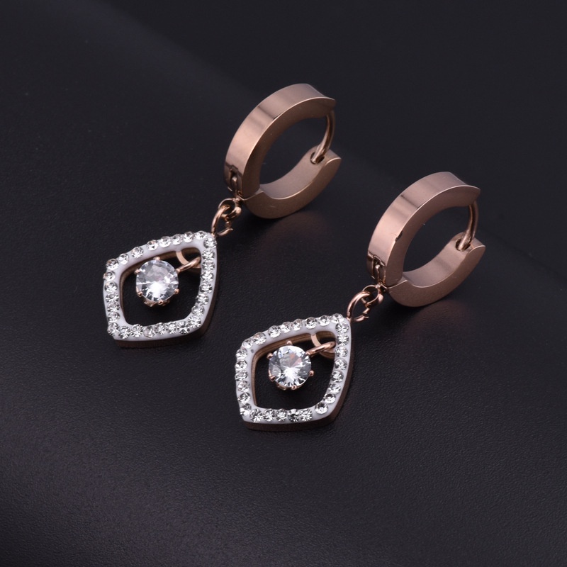 Anting hoop zircon dancing titanium anti karat