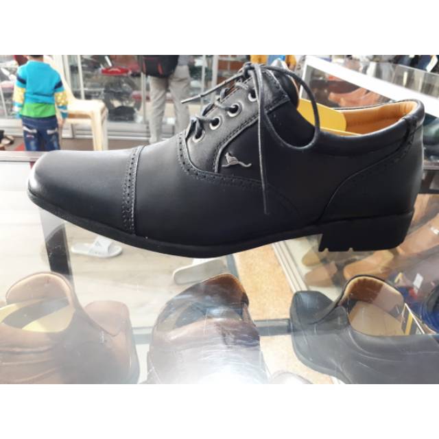 Sepatu Pria Kangaroo