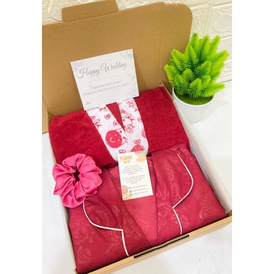 

Hampers Handuk Kimono Piyama/ Kado Pernikahan Handuk Kimono Piyama/ Kado Ulang Tahun Cewek/ Anniversary