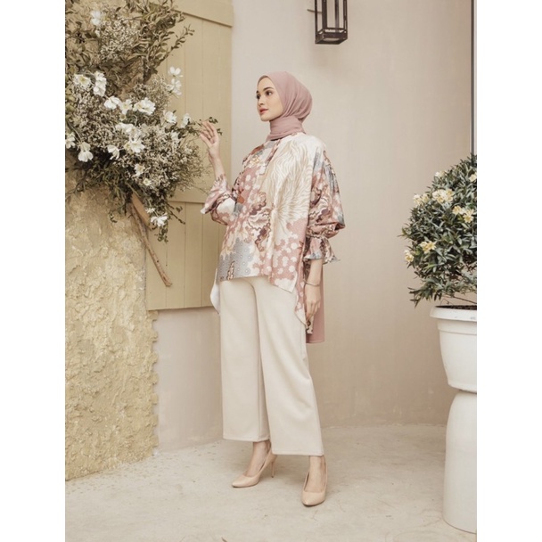 Kala Blouse Wearing Klamby in cinnamon