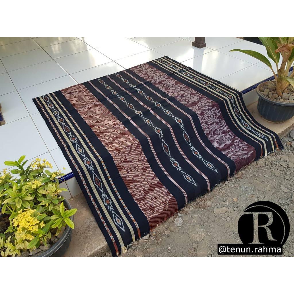 Kain Tenun Ikat Etnik Lombok