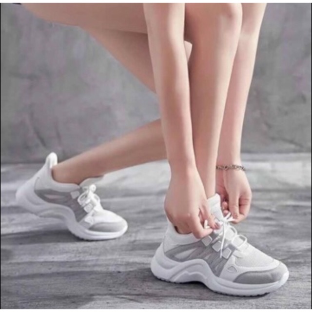 Sepatu sneakers import batam