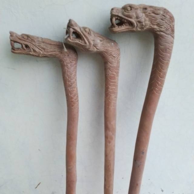 TONGKAT JALAN KAYU SETIGI UKIR TERUSAN