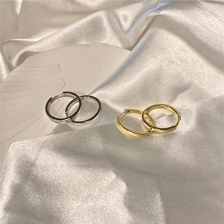 Anting Bentuk Lingkaran Warna Emas Dan Silver Bahan Tembaga Anti Karat Untuk Wanita