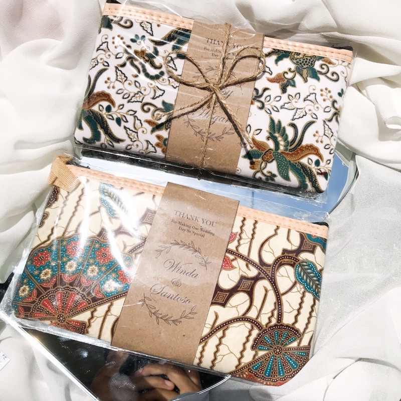 SOUVENIR PERNIKAHN DOMPET BATIK + Kartu ucapan Request melingkar