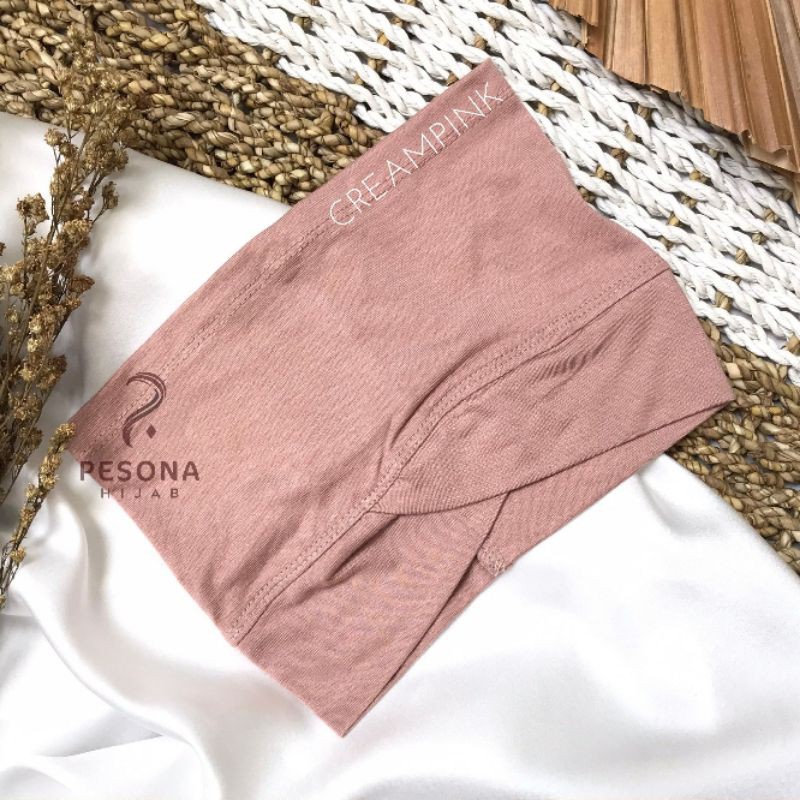 CIPUT BANDANA SILANG PREMIUM 2 SISI (MENYAMARKAN WAJAH BULAT)-creampink