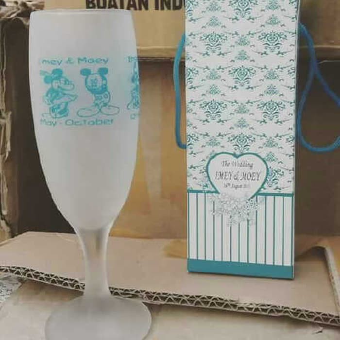 souvenir pernikahan murah gelas kaki / wine.+ sablon nama + kemas box.