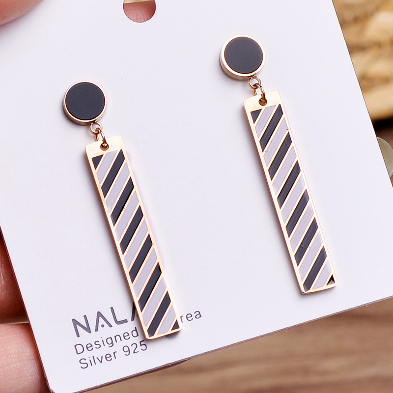 Anting batang zebra Titanium Korea Anti Karat - ercassia