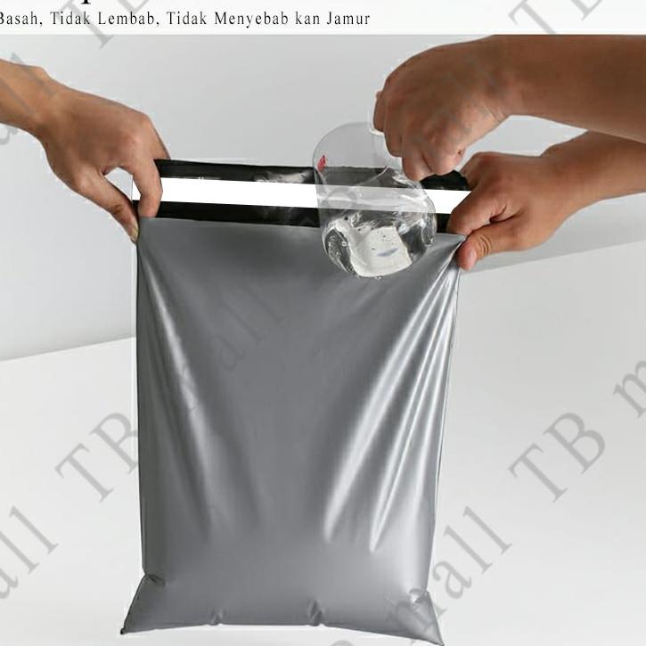 

◌ Plastik Packing Polymailer LDPE Silver Glossy 20X30CM Isi 100Pcs Lem Perekat Tebal Online Shop ❅