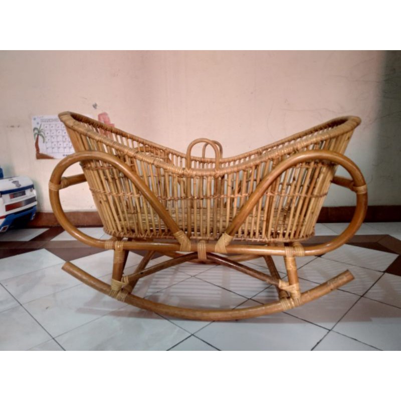 (PRELOVED) AYUNAN BAYI ROTAN PERAHU COKLAT GRATIS KASUR