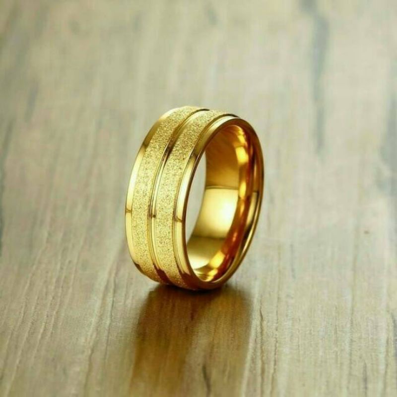 CINCIN TITANIUM STAINLESS STEEL PASIR EMAS BERGARIS ELEGAN CINCIN PRIA WANITA