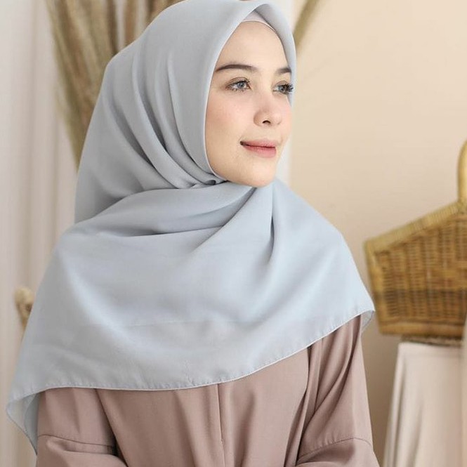 PROMO KERUDUNG SEGI EMPAT BELLA SQUARE / JILBAB MUSLIM / HIJAB SEGI EMPAT POLOS TERBARU-Silver