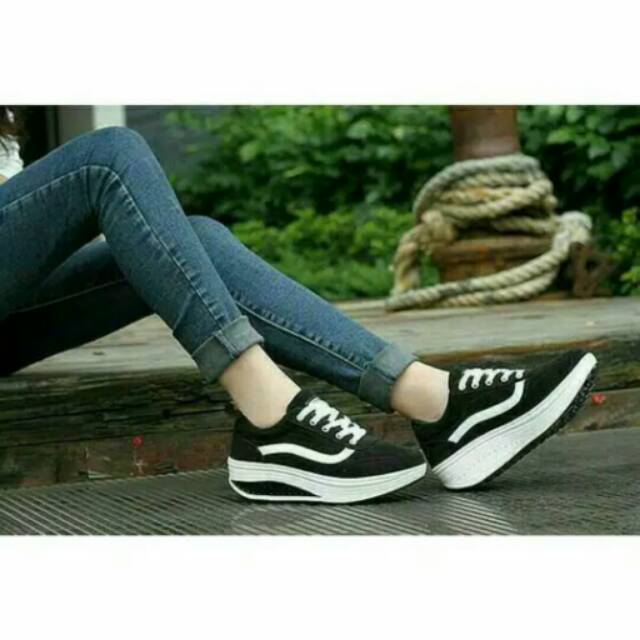 Sepatu Kets Vans Replika Hitam