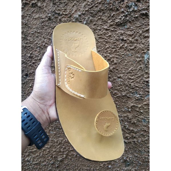 SANDAL KULIT ASLI UNTUK PRIA BERKUALITAS TINGGI