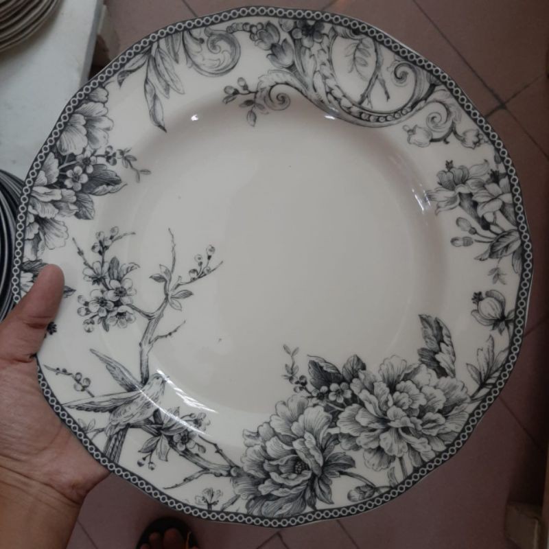 ADELAIDE DINNER PLATE PIRING KERAMIK SANGO MOTIF ANTIK CLASSIC JADUL VINTAGE KOLEKSI DEKOR CANTIK