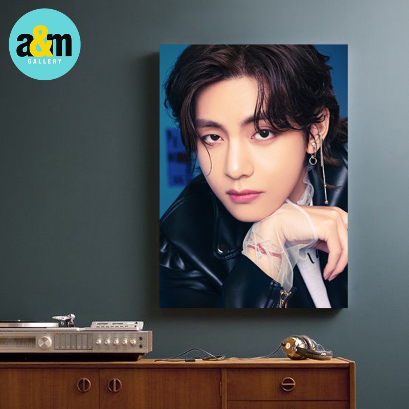 Poster Kayu V BTS Kim Taehyung Hiasan Dinding Kamar K-POP I Pajangan Dinding Kamar K-POP Wall Decor Kamar - A&amp;M