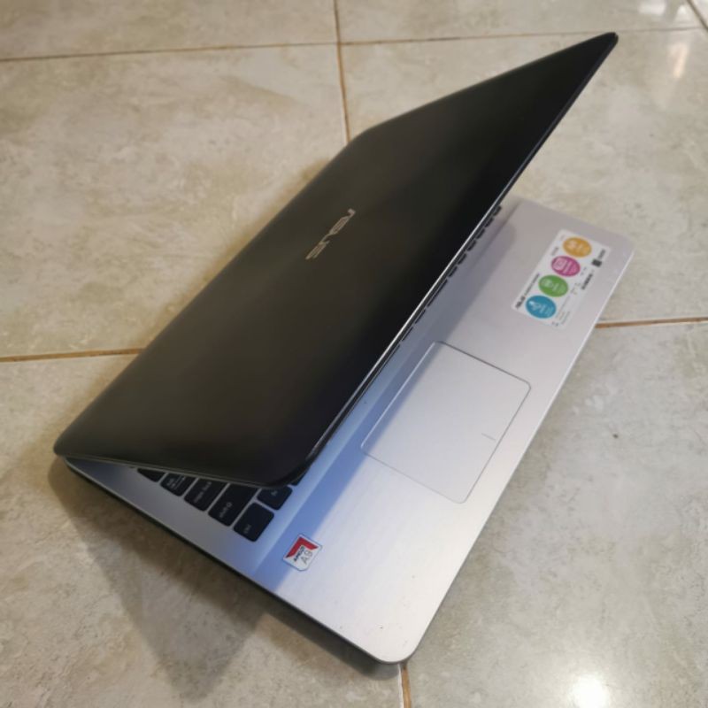 Laptop Asus X555B Amd A9-9420 gen 7 Ram 4GB HDD 500GB Amd radeon R5 Graphics layar 15 inch Windows 10