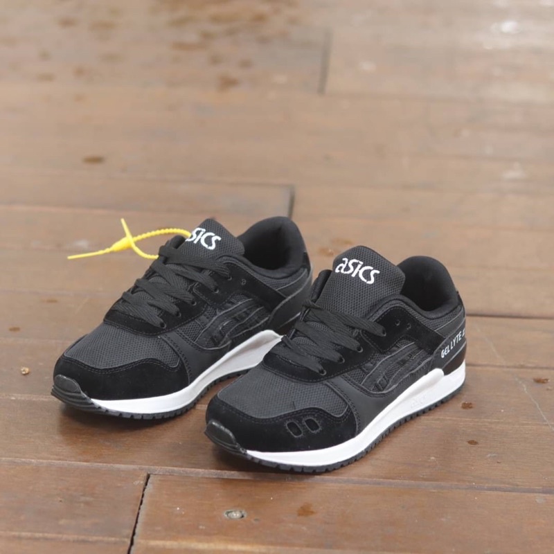 SEPATU SNEAKER CASUAL DAN OLAHRAGA KUALITAS PREMIUM IMPORT-Hitam putih