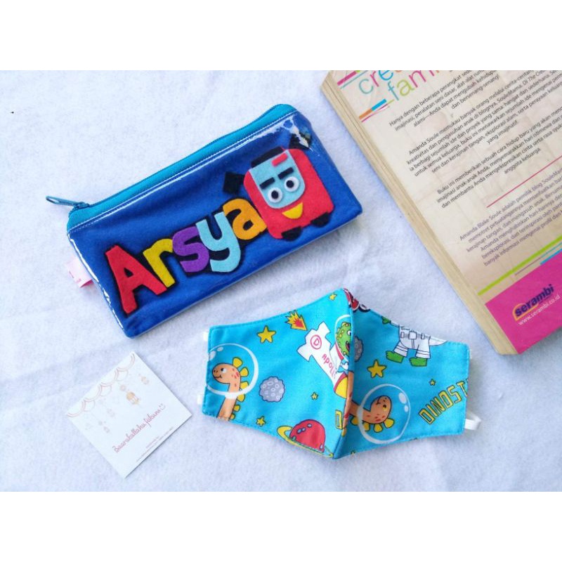 

Paket Hemat Dompet Pensil Custom Nama + Masker Kain Anak Balita Sekolah
