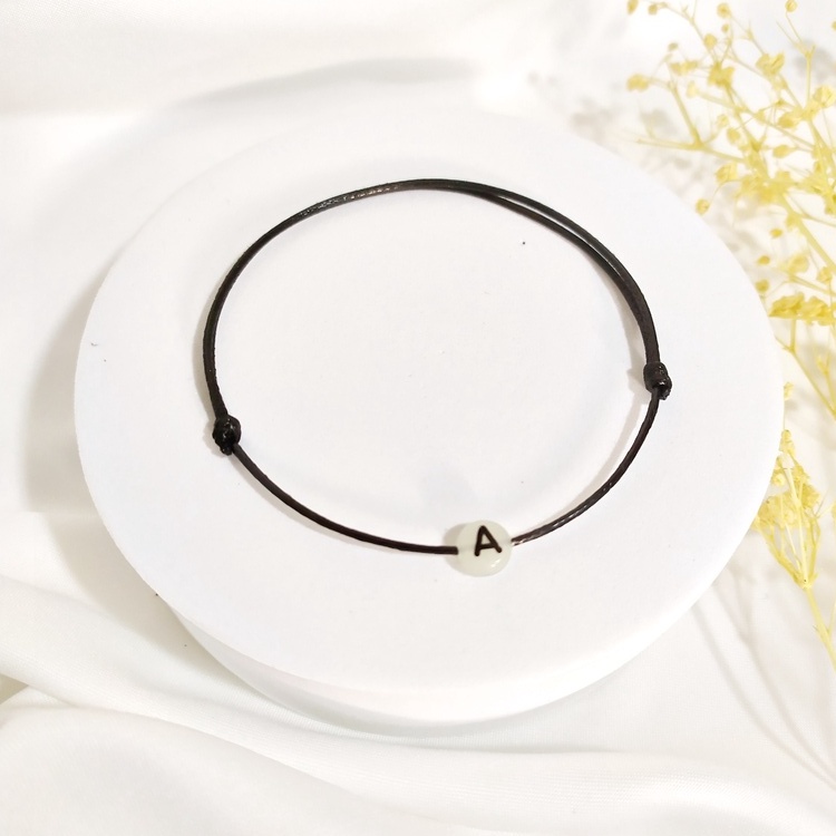 gelang glow in the dark inisial huruf bisa nyala wanita pria tali hitam korea waterproof-A