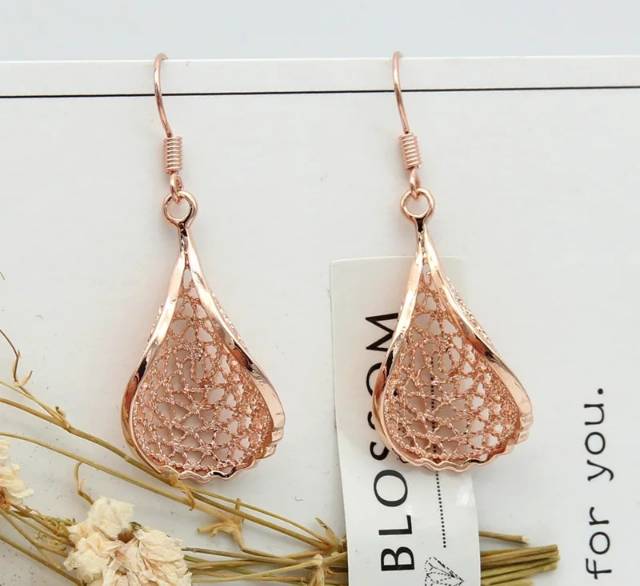 ANTING HOLLOW GOLD