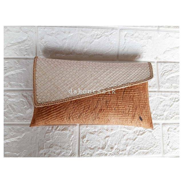 DAKONTASIK - Clutch Serat kayu anyaman pandan